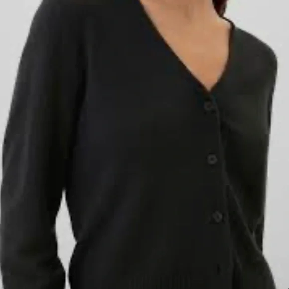 ✨ GAP Black Button Front V Neck Cardigan Sweater — Size S ✨ - Picture 5 of 7